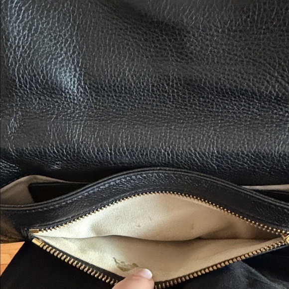 Authentic Tory Burch Black Leather Shoulder Bag with Gold Logo - Picture 5 of 8